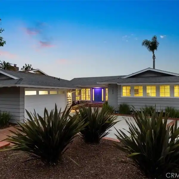 IMPECCABLY REMODELED SINGLE-LEVEL COASTAL RETREAT