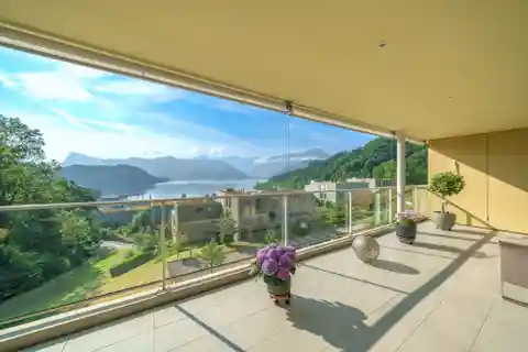 Modern Apartment with Impressive Views