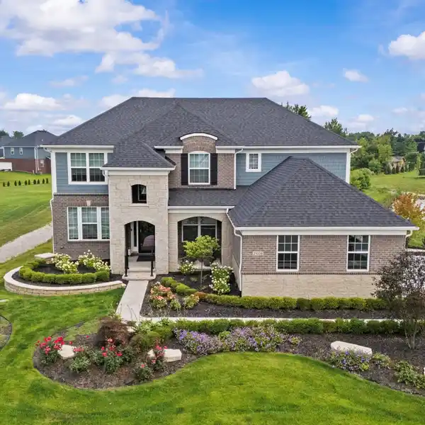 LUXURY LIVING WITH CUTTING-EDGE SMART FEATURES