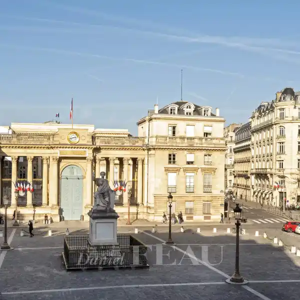 EXCEPTIONAL APARTMENT WITH FINE PERIOD FEATURES