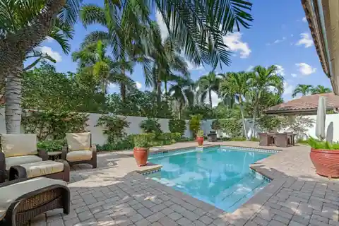Private Walled Oasis in Las Brisas