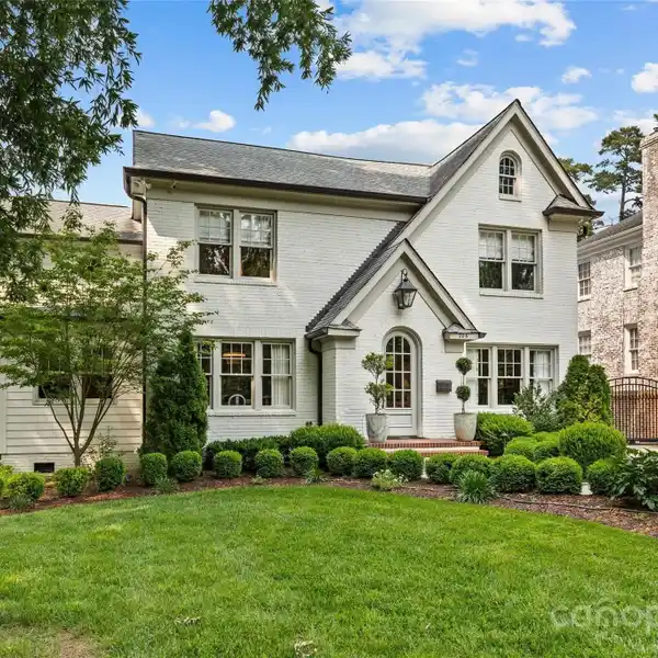 IMPECCABLY UPDATED MYERS PARK HOME
