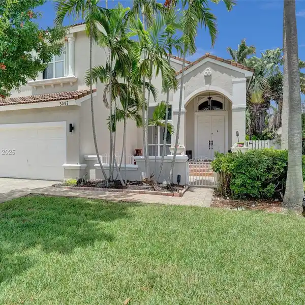 BEAUTIFULLY UPGRADED HOME IN OAKRIDGE