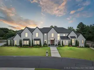 Sleek Contemporary Estate Designed to Impress