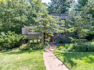 Elegant Contemporary in Upper Waterhill