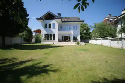 Spacious and Bright House Bankya