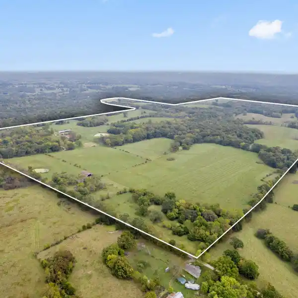 SPECTACULAR FARM AND HOME WITH 384 ACRES