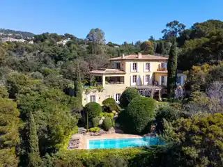 Elegant Property in a Leafy Setting