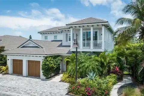 Beautifully Detailed Smart Beach House