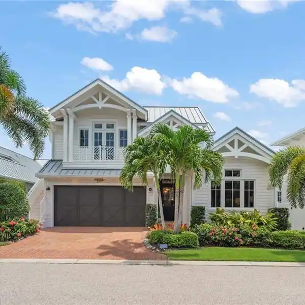 COASTAL RETREAT IN SOUGHT-AFTER MANGROVE BAY