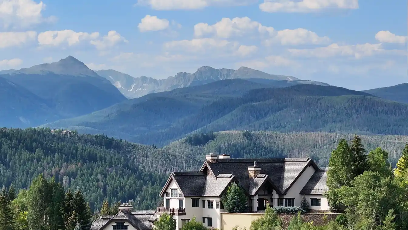 Premier Setting with 360-degree Views