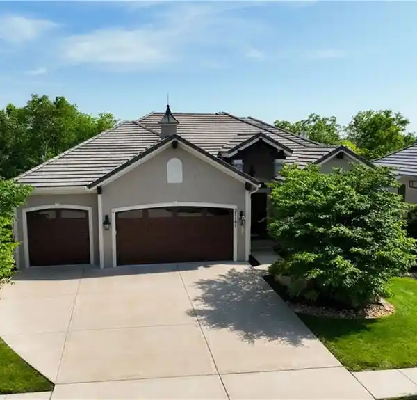 GOLF COURSE HOME FULL OF HIGH-END UPGRADES