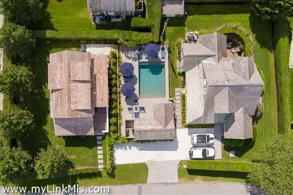 UNIQUE COMPOUND BLENDING PRIVACY AND CONVENIENCE