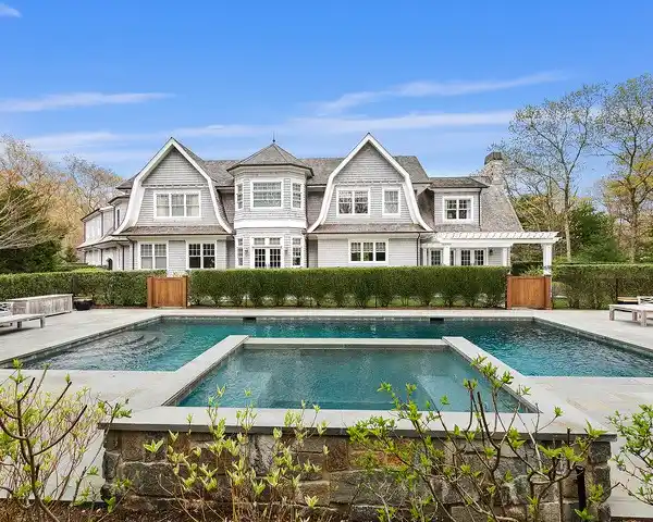 GRAND ESTATE OF HAMPTONS TRADITIONAL STYLE