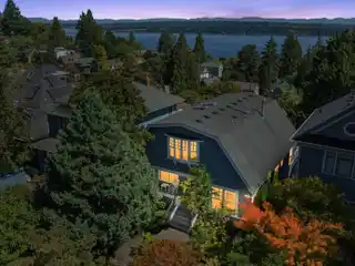 1911 Traditional Blending Old and New