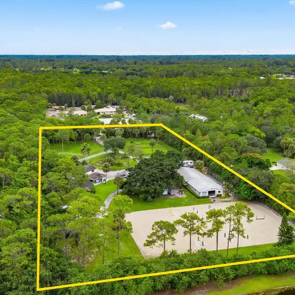 EQUESTRIAN DREAM HOME IN DESIRABLE GATED COMMUNITY