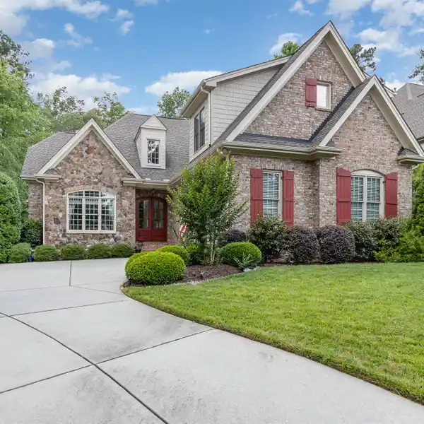 ELEGANT COMFORT WITH GOLF COURSE ACCESS