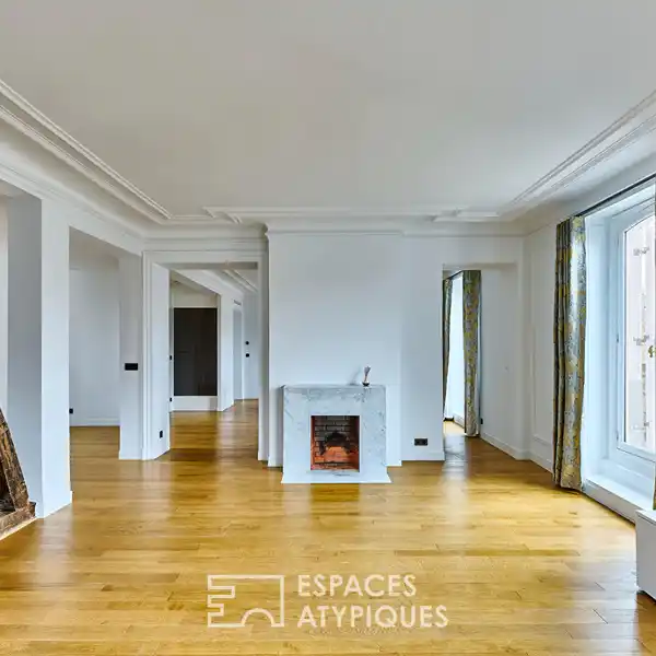 LIGHT-FILLED APARTMENT IN A LUXURY HAUSSMANNIAN BUILDING