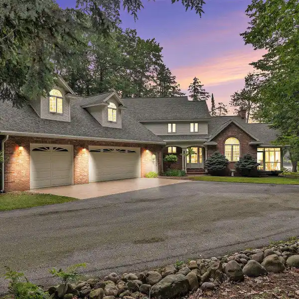 TORCH RIVER RETREAT WITH CRYSTAL-CLEAR WATERFRONT