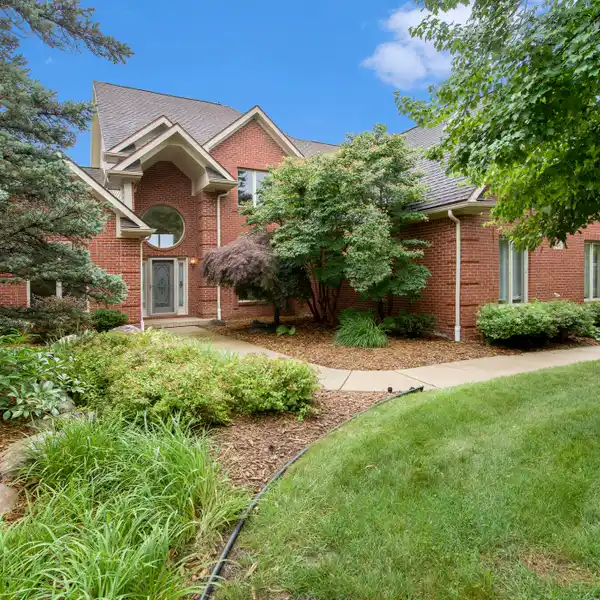 MOVE-IN READY WITH STUNNING OPEN FLOOR PLAN