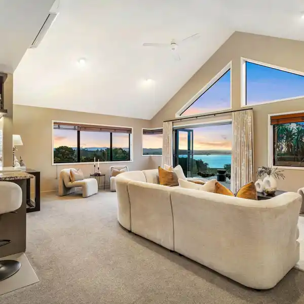 SPACIOUS OPEN-PLAN HOME WITH STUNNING WATER VIEWS