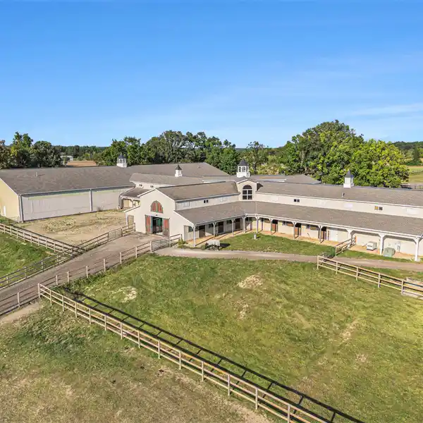INCREDIBLE EQUESTRIAN PROPERTY
