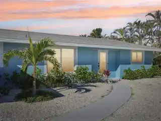 Gorgeous Renovated Home Overlooking Intersecting Canals