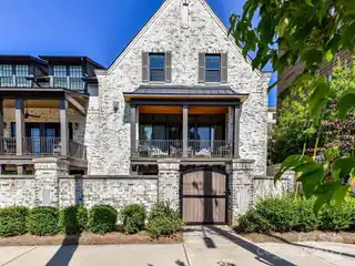Beautifully Designed Saussy Burbank Townhome