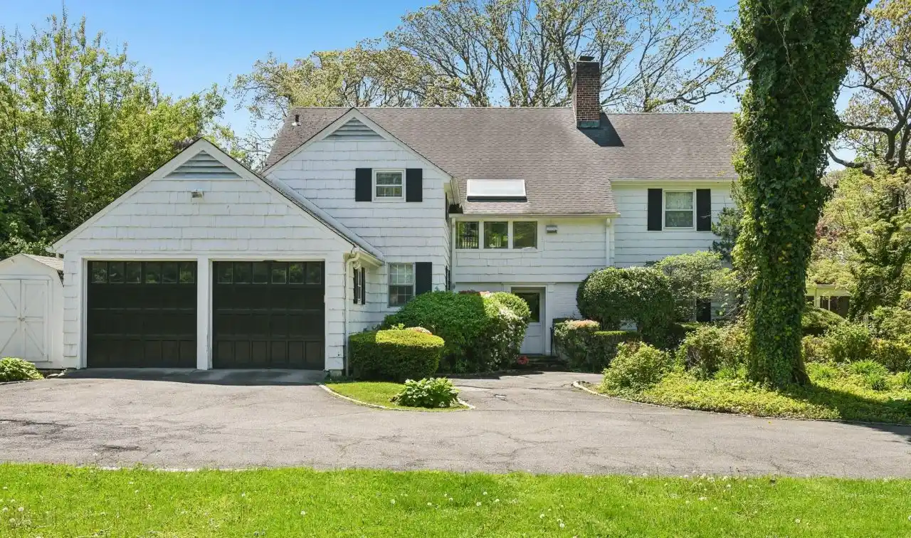 Rare Gem in Prestigious Back Lawrence