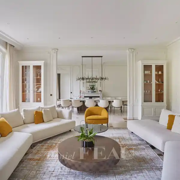 EXCEPTIONAL FIRST FLOOR APARTMENT