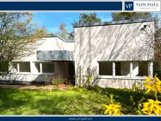 Living on One Level Spacious Bungalow in a Picturesque Field Edge Location