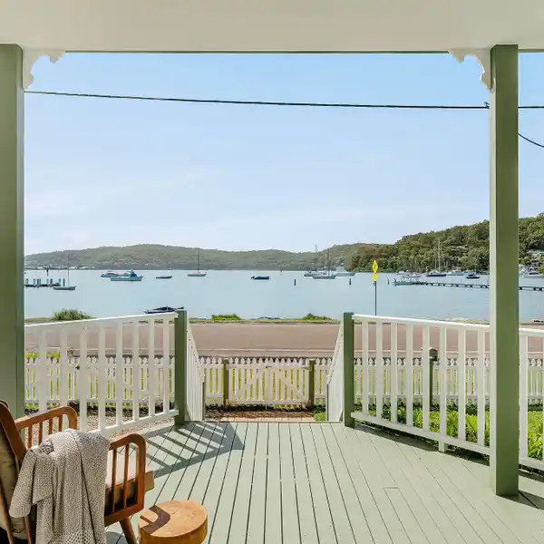 QUINTESSENTIAL BAYSIDE COTTAGE