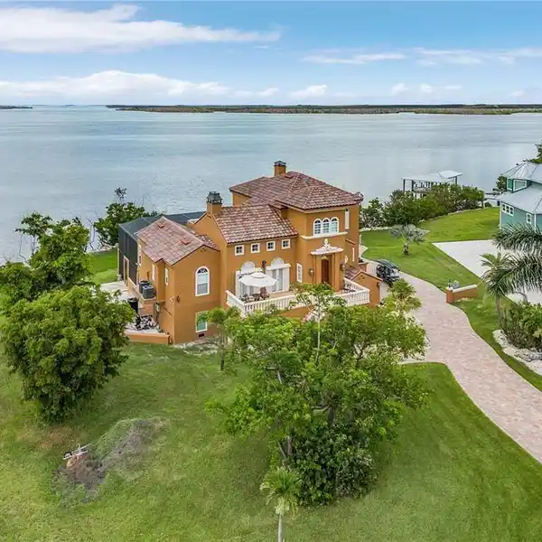 GORGEOUS CUSTOM HOME IN PRIVATE GALT ISLAND