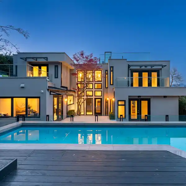 IMMACULATE HOME WITH PANORAMIC OCEAN AND MOUNTAIN VIEWS