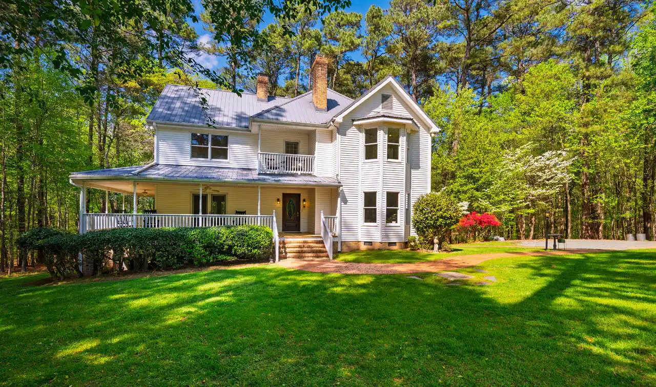 Victorian-style Farmhouse on 10-plus Acres