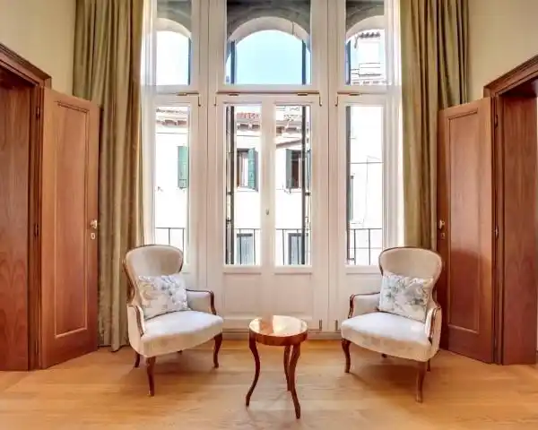 AMAZING SECOND FLOOR PROPERTY