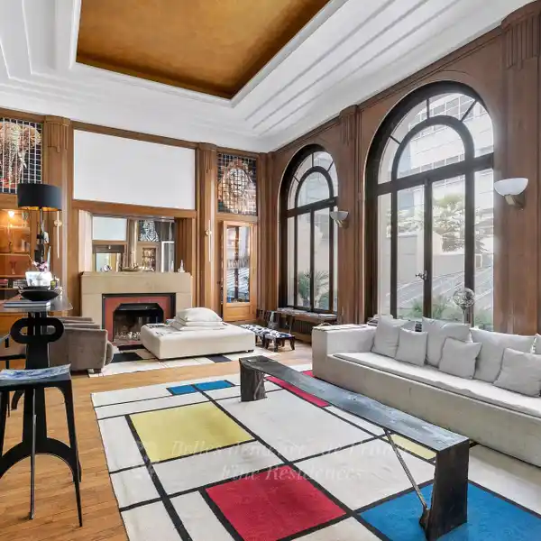 RECENTLY RENOVATED APARTMENT STEPS TO PARC MONCEAU