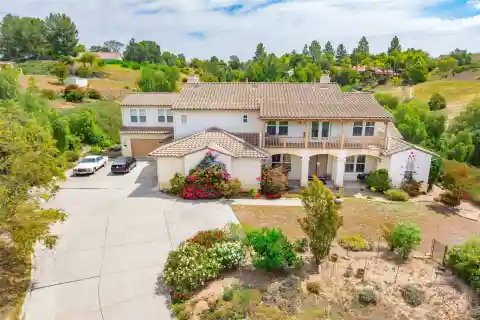 Spacious Home with Attached Guest House in Brook Hills Estates