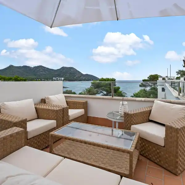 PENTHOUSE APARTMENT WITH HUGE ROOF TERRACE