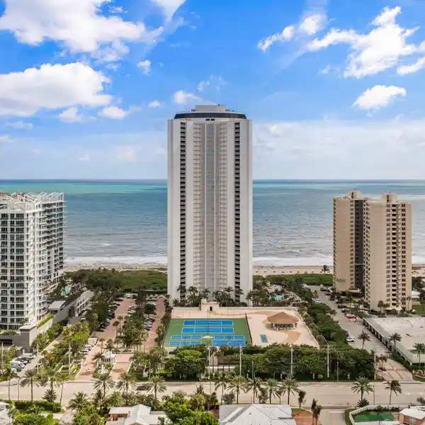 COASTAL ELEGANCE AT ITS FINEST