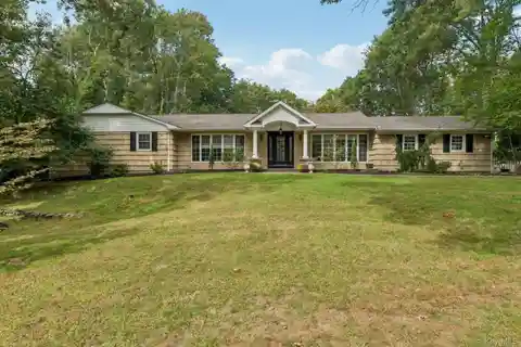 Stunning Home in Exclusive Fort Salonga