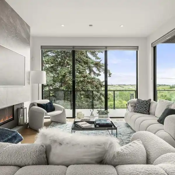 MODERN MASTERPIECE OVERLOOKING THE WINSTON GOLF CLUB