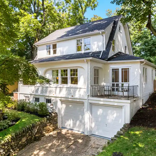 INVITING COLONIAL IN PHILIPSE MANOR