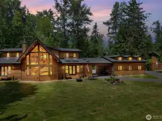 Stunning Pacific Northwest Retreat