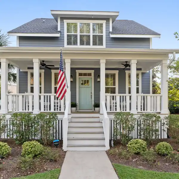 STUNNING WATERWAY COVE COTTAGE HOME