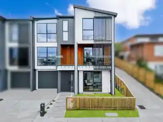 Ultimate Modern Living in Beachside Suburbs