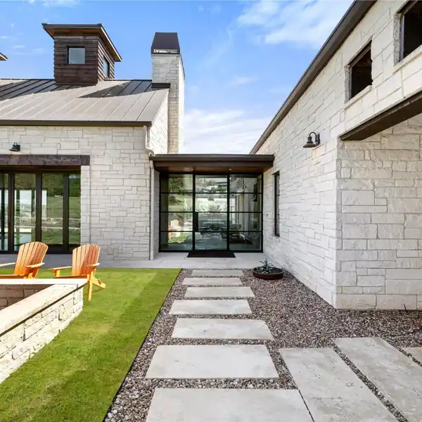 A HARMONIOUS BLEND OF SOPHISTICATION AND RESORT-STYLE LIVING