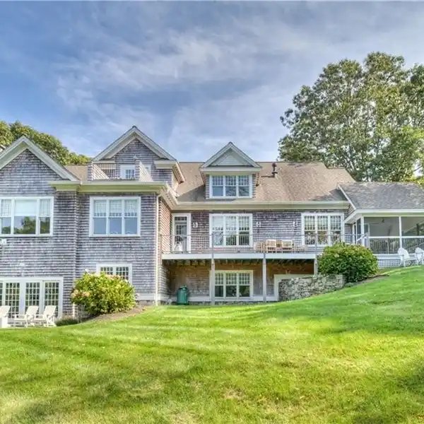 ARCHITECTURALLY DESIGNED SHINGLED COTTAGE ON 1.81 ACRES
