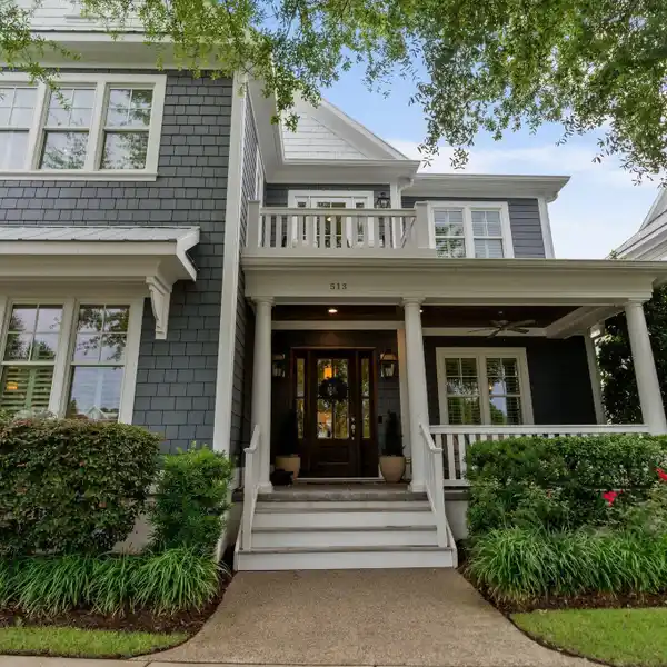 TIMELESS COASTAL ELEGANCE IN AUTUMN HALL