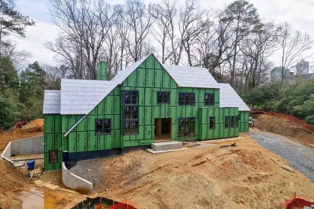 New Luxury Residence on a Private Cul-de-sac